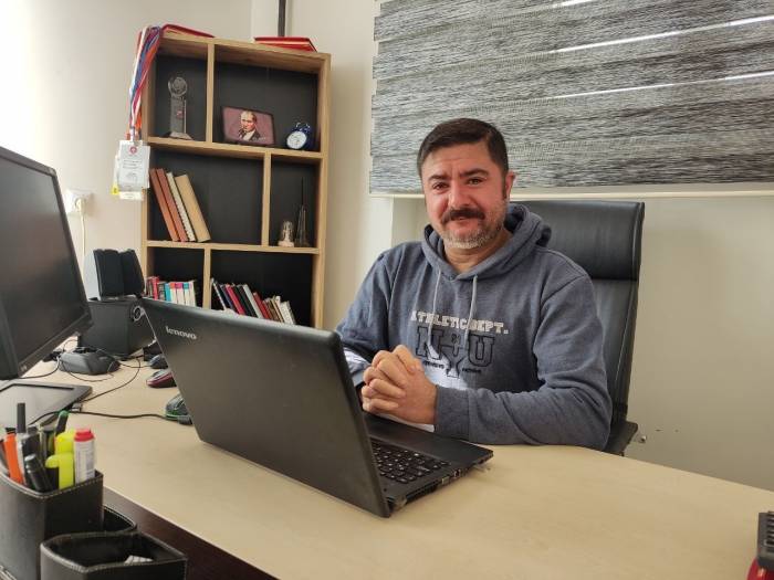 Kafasına Göre İlginç Dünya Günleri Tayin Ediyor, O Günler Dünya Tt Listesine Giriyor