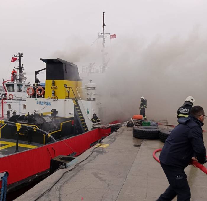 Ceyport Limanı’ndaki Römorkörde Yangın