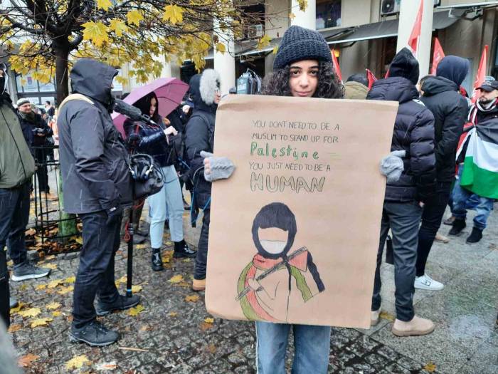 Polonya’da Binlerce Kişi Filistin’e Destek İçin Yürüdü