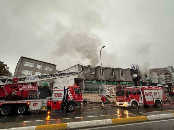 Sultanbeyli’de İş Yerinin Deposunda Yangın