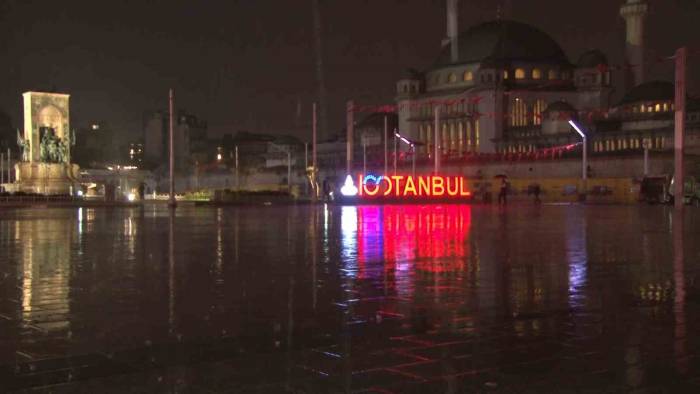 İstanbul’da Beklenen Yağış Başladı