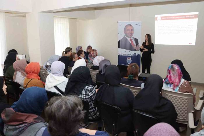 Yalova Belediyesi’nden Şiddetle Mücadele Semineri