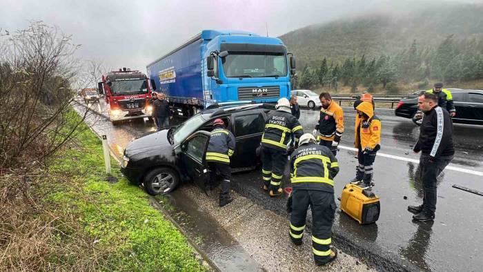 Tem’de Zincirleme Kaza: 3’ü Çocuk 7 Yaralı