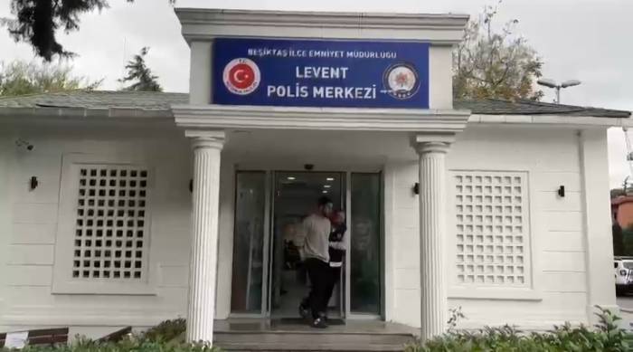 Beşiktaş’ta Akılalmaz Uyuşturucu Zulası Kamerada: Telli Düzenekten Esrar Fışkırdı