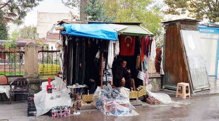 Ayakkabı Boyacılarının Soğukla Mücadelesi Başladı