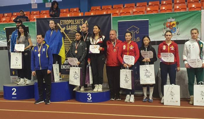 Sofya’da Yıldız Eskrimciler Bir Altın Bir Bronz Kazandı