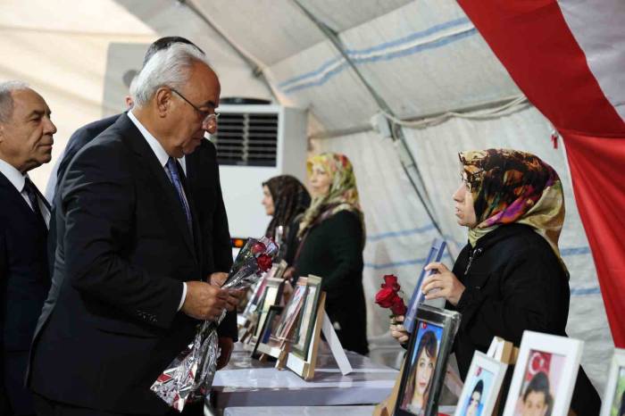 Dsp Genel Başkanı Aksakal, Diyarbakır Annelerini Ziyaret Etti