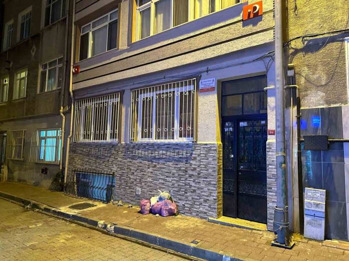 Fatih’te 7 Yaşındaki Çocuk Evde Ölü Bulundu: Bakımsızlıktan Öldüğü İddia Edildi