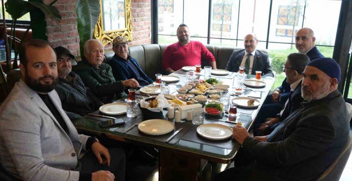 Huzurevi Sakinleri Çiftlikte Stres Attı