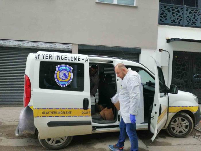 Anne Ve Kızı Asansörde Ölü Bulunmuştu: Komşuları Gözaltına Alındı