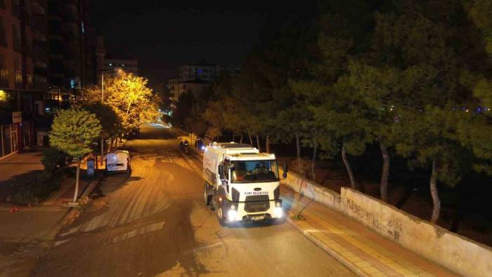 Siirt Belediyesi, Temizlik Ve Bakım Çalışmalarına Devam Ediyor