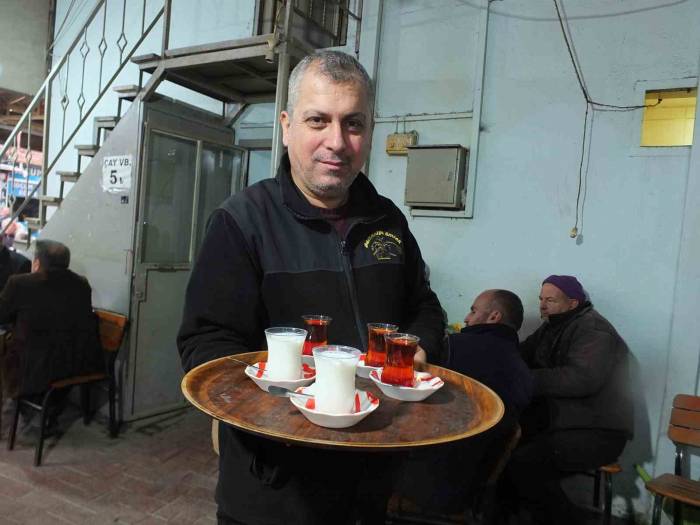 Burhaniye’de Kahvehanelerde Süt Satışı Arttı