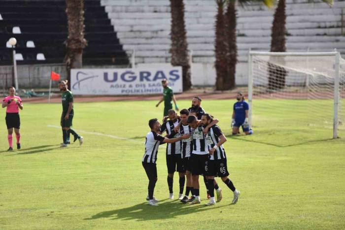 Tff 3. Lig: Kuşadasıspor: 4 - B.çekmece Tepecikspor: 0