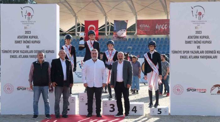 Atlar Tsyd İçin Engel Atladı