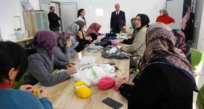 Hem Meslek Sahibi Oluyor Hem Aile Bütçelerine Katkı Sağlıyorlar