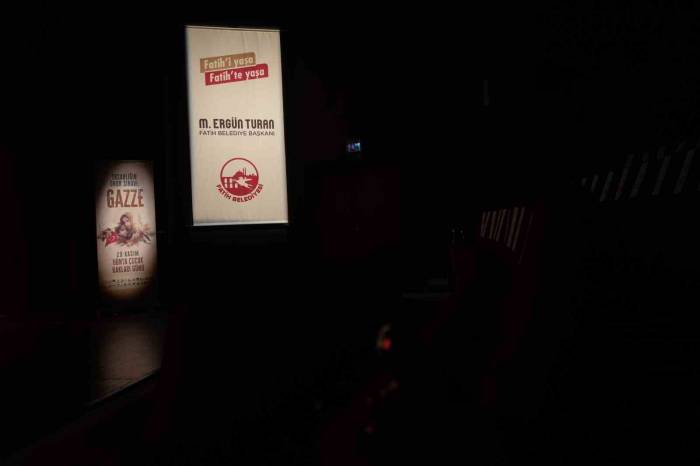 Fatih Kültür Sanat Merkezi’nin Koltukları Gazze’de Katledilen Çocuklara Ayrıldı