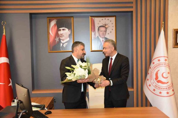 Müdür Kömürcüoğlu Görevine Başladı