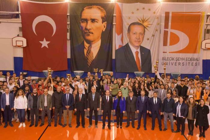 100. Yıl Spor Oyunları’nın Ödülleri Sahiplerini Buldu