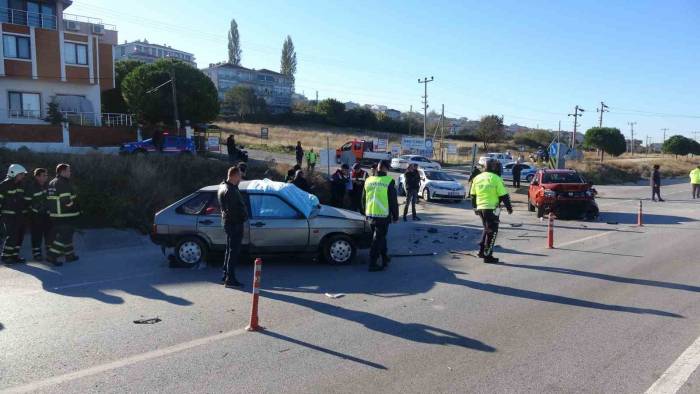 Çanakkale’de İki Otomobil Çarpıştı: 1 Ölü, 1 Yaralı
