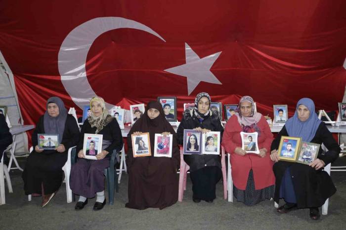 Diyarbakır Anneleri ’dünya Çocuk Hakları Günü’nde Evlatlarına Seslendi
