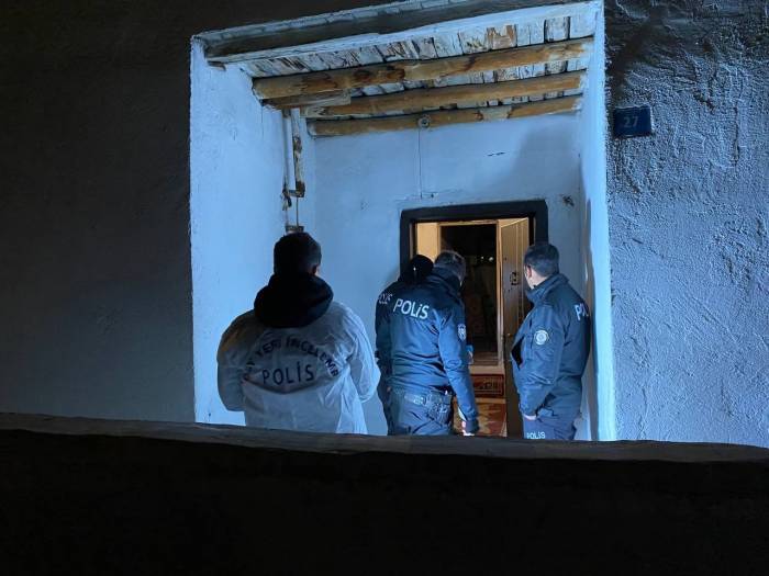 Eve Ateş Açtı, Husumetlisinin Annesini Yaraladı