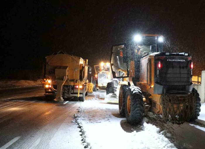 Erzincan’ın Yüksek Kesimlerinde Kar Ve Tipi Ulaşımı Etkiledi