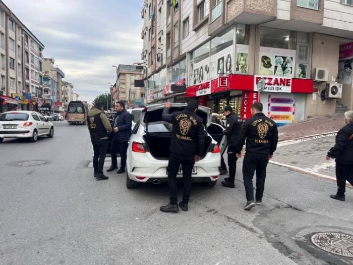 Esenyurt’ta Tatilin Ardından Okul Önlerinde Trafik Denetimi Yapıldı