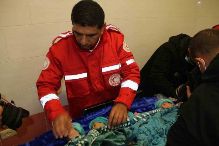 Şifa Hastanesi’nden Tahliye Edilen 28 Prematüre Bebek Mısır’a Götürüldü