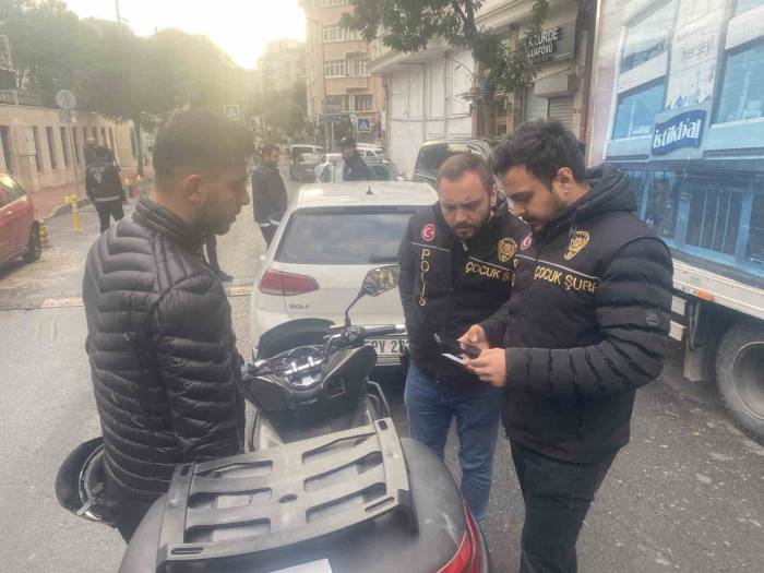İstanbul Emniyeti, Ara Tatilin Bitmesiyle Okul Çevrelerinde Denetim Gerçekleştirdi