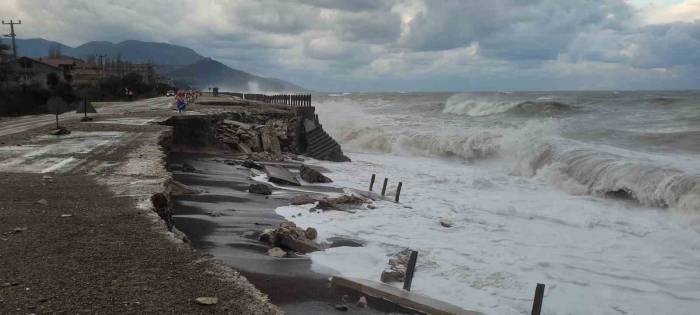 Kastamonu’nun O İlçesinde Fırtına Hayatı Olumsuz Etkilemeye Devam Ediyor: Eğitime 1 Gün Ara Verildi