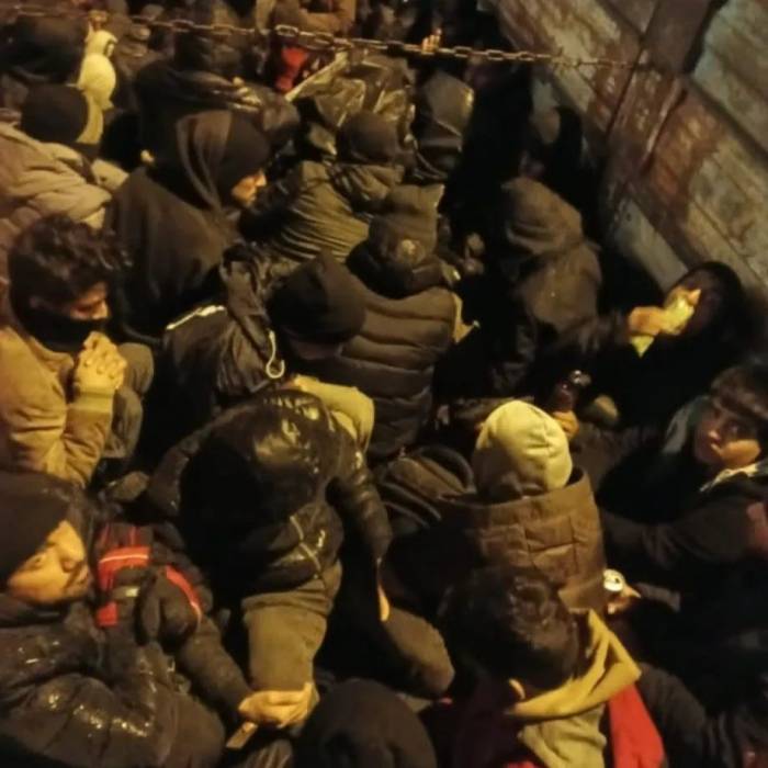 Şüphe Üzerine Durdurulan Araçlarda Kaçak Göçmen Çıktı
