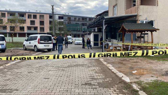 Tatlıcı Dükkanının Girişinde Başından Vuruldu