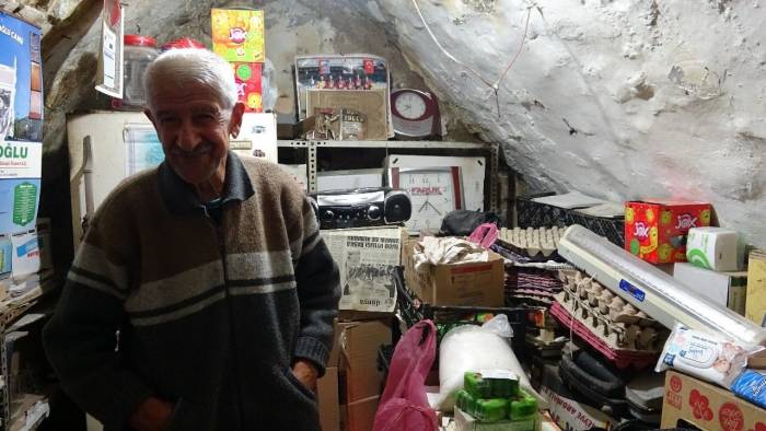 35 Yıllık Bakkal, Süper Marketlere Karşı Ayakta Kalma Mücadelesi Veriyor