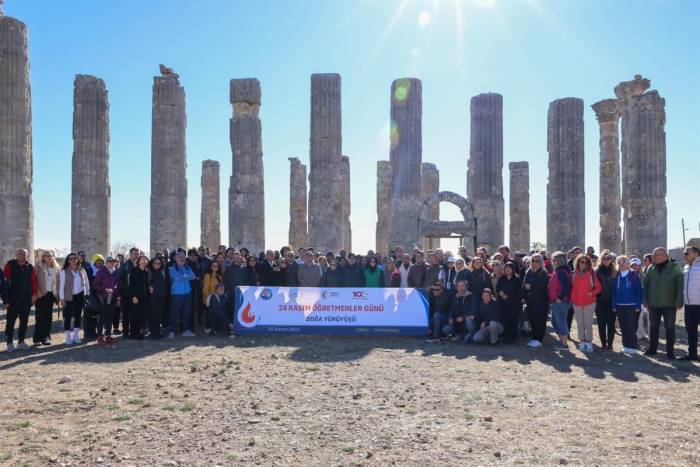 Vali Pehlivan: "Öğretmenlerimize Bakınca Geleceğimizi Görüyoruz"