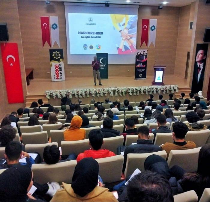 Annelere Uyuşturucu İle Mücadele Ve Zararları Anlatıldı