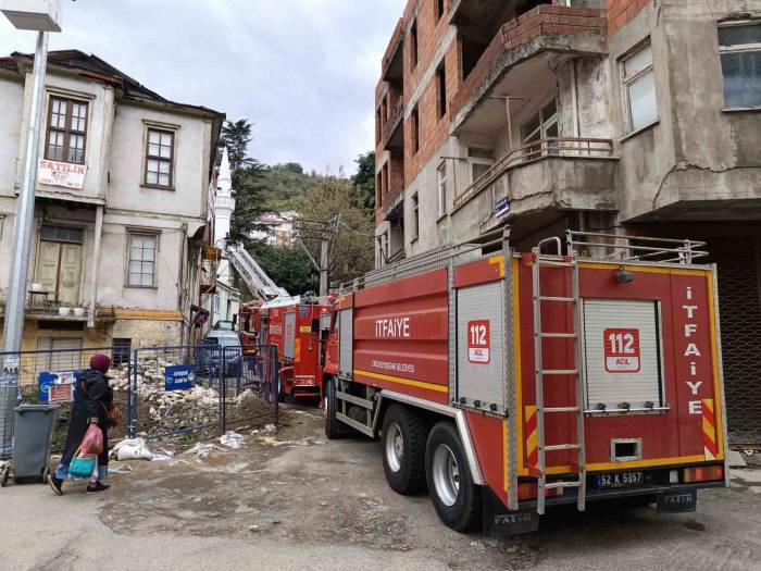 Ordu’da Çatı Yangını Ekipleri Harekete Geçirdi