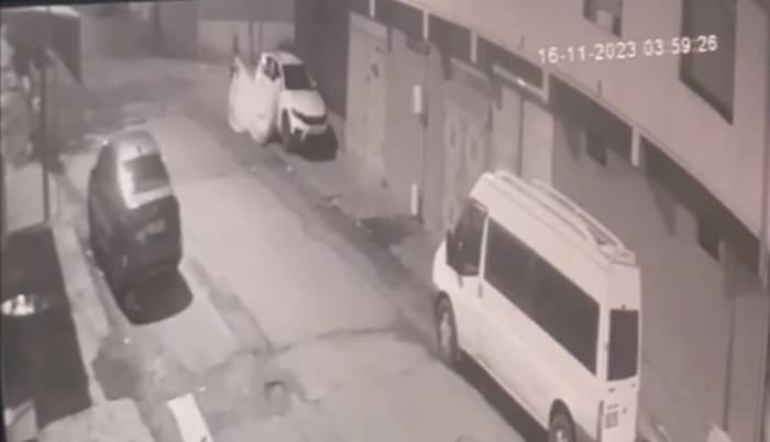 Otomobil Üzerindeki Brandanın Çalınma Anı Güvenlik Kamerasına Yansıdı