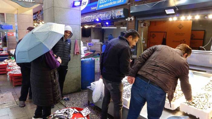 Fırtına Hamsi Fiyatlarını Da Uçurdu