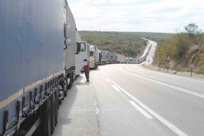 Türkiye-bulgaristan Sınırında Kilometrelerce Tır Kuyruğu Oluştu