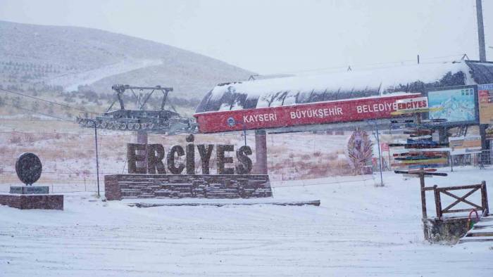 Erciyes’te Kar Yağışı Etkili Oluyor