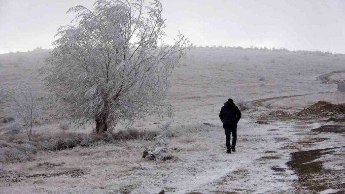 Yozgat’ta Mevsimin İlk Karı Yüksek Kesimleri Beyaza Bürüdü