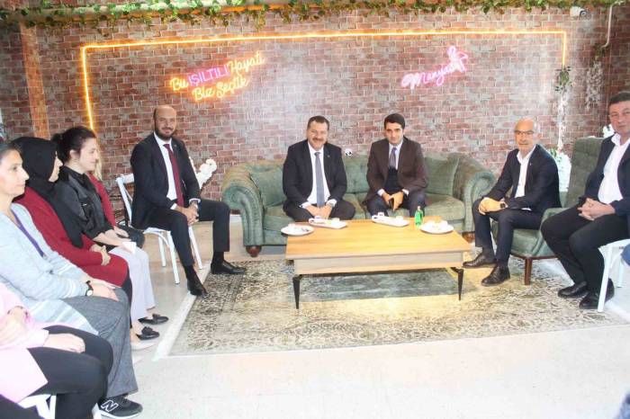 Başkan Yılmaz Manyas’ta Kadın Kooperatifini Ziyaret Etti