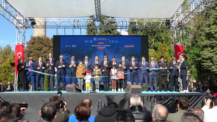 Uşak’ta Yenilenen İsmetpaşa Caddesi’nin Açılışını Bakan Özhaseki Yaptı