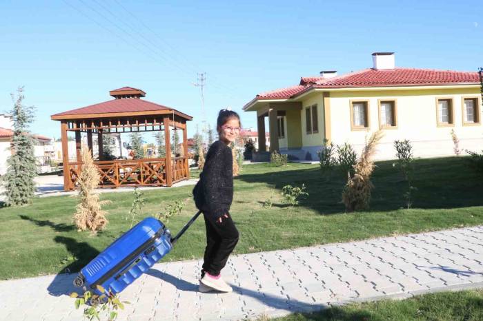 Enkaz Kentte Afet Konutlarında Yaşam Başladı