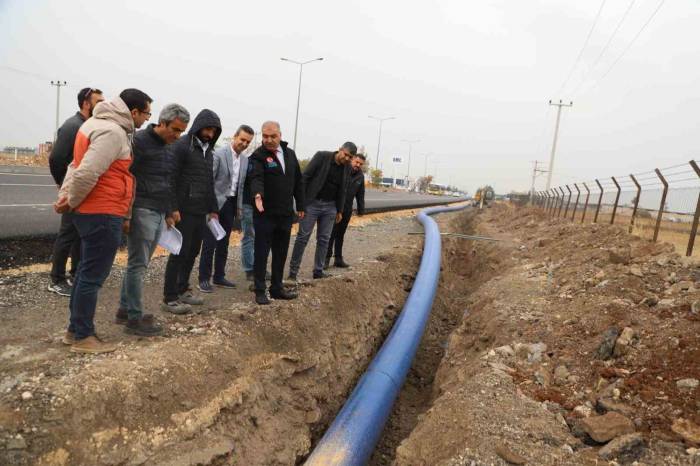 Diski Ekipleri Mardin Yoluna Yeni İçme Suyu Hattı Döşüyor