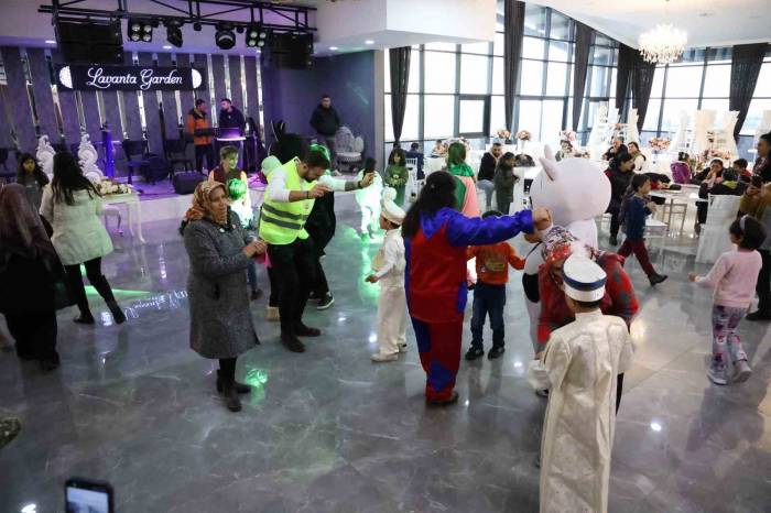 İhtiyaç Sahibi Çocuklar İçin Bir Araya Geldiler