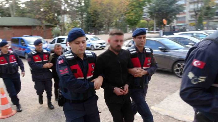 Cinayet Zanlısı Ve Babası Hakim Karşısında