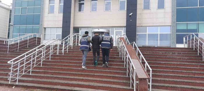 Kars’ta Haklarında Arama Kararı Bulunan 5 Kişi Yakalandı