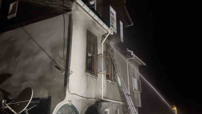 Kastamonu’da Çıkan Ev Yangınları İtfaiye Tarafından Söndürüldü