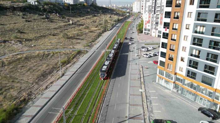 Talas Mevlana Ve Cumhuriyet Meydanı Tramvay Hattında Günlük 15 Bin Yolcuya Hizmet Veriliyor